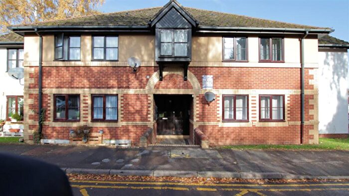 2 Bedroom Flat To Rent In Walkers Place, Reading, RG30