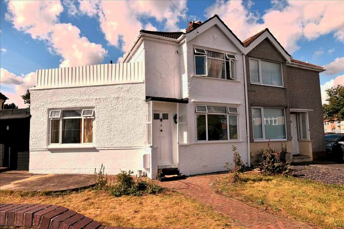 3 Bedroom Property To Rent In Wendover Way, Welling, DA16