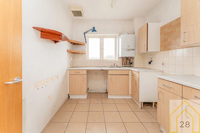 2 Bedroom Flat For Sale In Eastway, London, E9