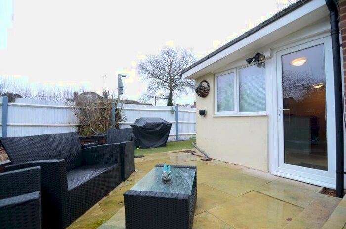 Apartment To Rent In Hamesmoor Road, GU16