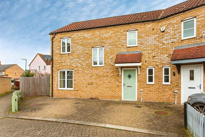 3 Bedroom Semi Detached House For Sale In Medlar Lane, Lower Cambourne, Cambridge, CB23