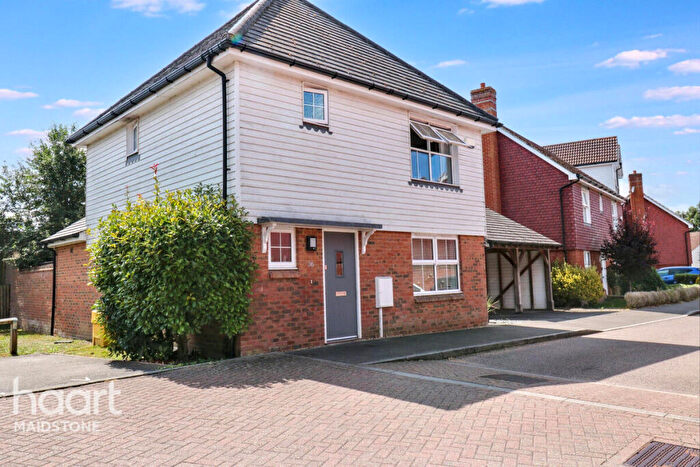 4 Bedroom Detached House For Sale In Tilling Close, Maidstone, ME15