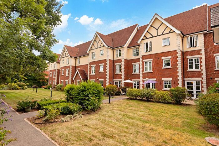 1 Bedroom Flat For Sale In Massetts Road, Wavertree Court, RH6
