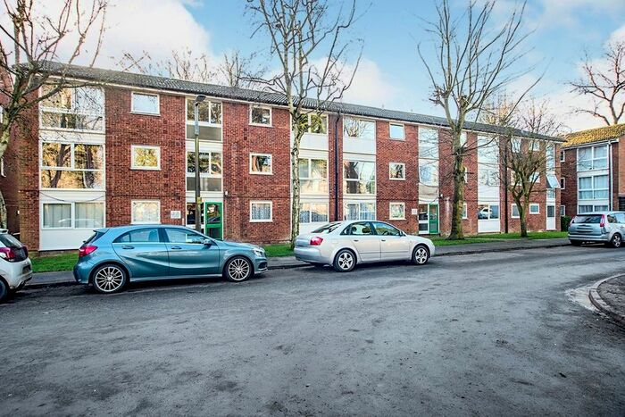 2 Bedroom Flat To Rent In Datchet Close, Hemel Hempstead, Hertfordshire, HP2