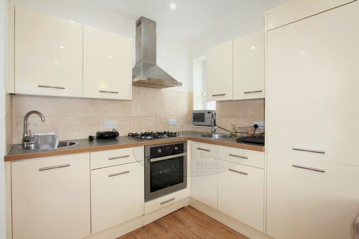 2 Bedroom Flat To Rent In Golders Green Road, London, NW11