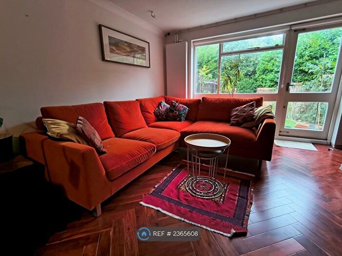 3 Bedroom End Of Terrace House To Rent In Inglewood, Croydon, CR0