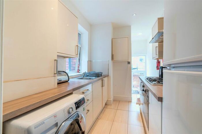 5 Bedroom Maisonette To Rent In Brandon Grove, Sandyford, Newcastle Upon Tyne, NE2