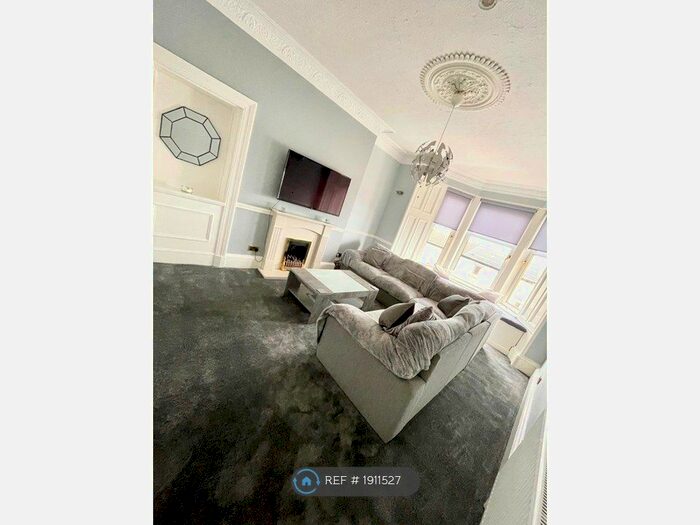 2 Bedroom Flat To Rent In St. Johns Road, Gourock, PA19