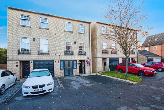 4 Bedroom Semi-Detached House For Sale In Bretton Close, Brierley, Barnsley, S72