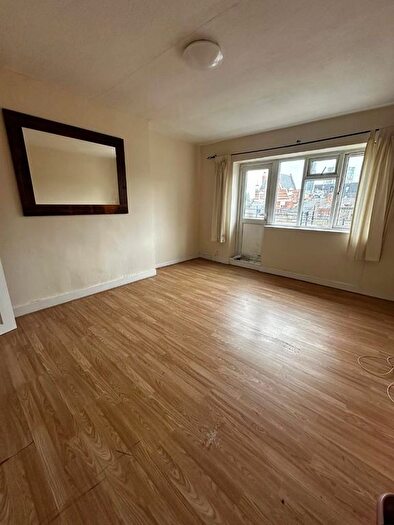 3 Bedroom Flat To Rent In Finn House, Bevenden Street, London, N1