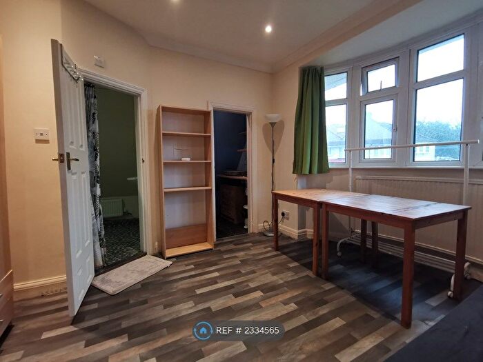 Studio To Rent In Kingsbury, London, NW9