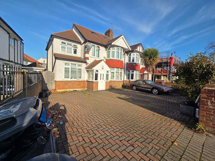 7 Bedroom Semi Detached House For Sale In Great West Road, Hounslow, TW5