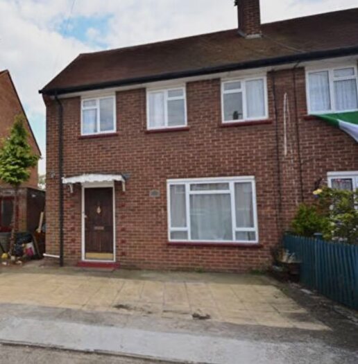 2 Bedroom Flat To Rent In St. David Close, Greater London, UB8