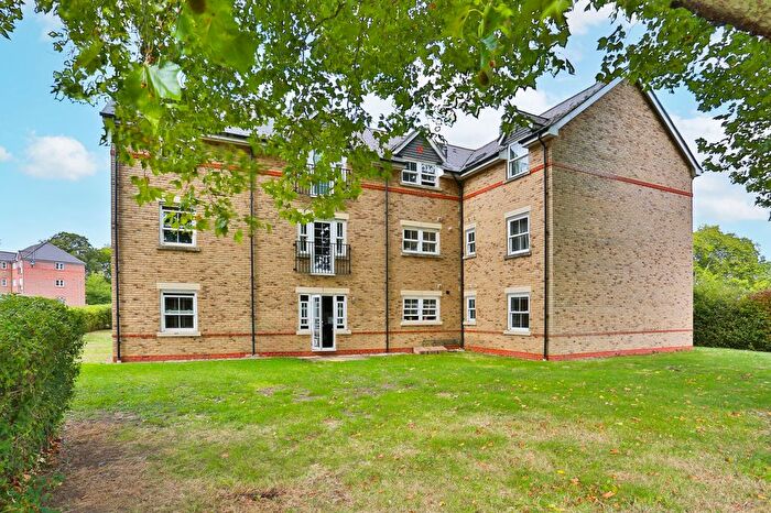 2 Bedroom Flat For Sale In Eastman Way, Epsom, KT19