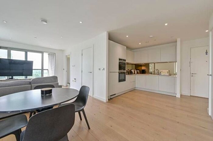 2 Bedroom Flat To Rent In Buckhold Road, Wandsworth Town, London, SW18