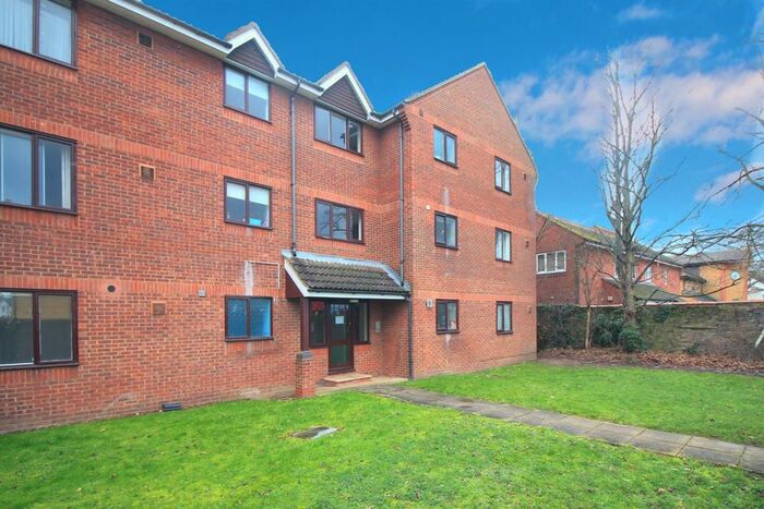 2 Bedroom Flat To Rent In Blenheim Place, Steve Biko Way, Hounslow, TW3