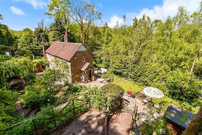 3 Bedroom Link Detached House For Sale In Furnace Lane, Cowden, Edenbridge, Kent, TN8