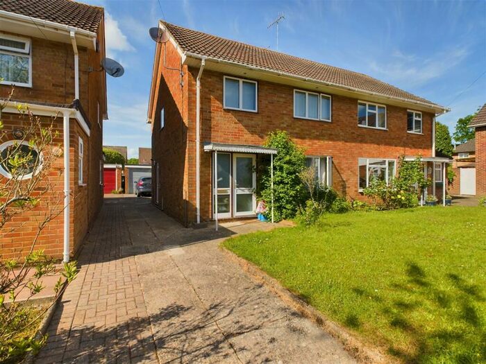 3 Bedroom Semi-Detached House To Rent In Kipling Close, Pound Hill, RH10