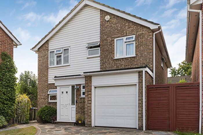4 Bedroom Detached House For Sale In Rosewood Close, Sidcup, DA14