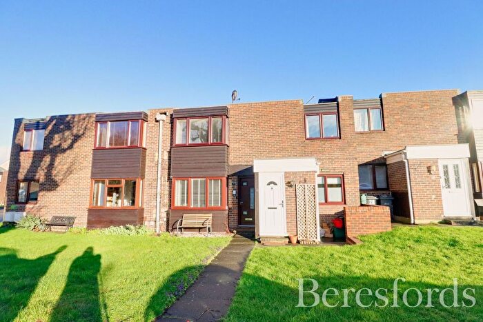 2 Bedroom Maisonette To Rent In Wood Dale, Great Baddow, CM2