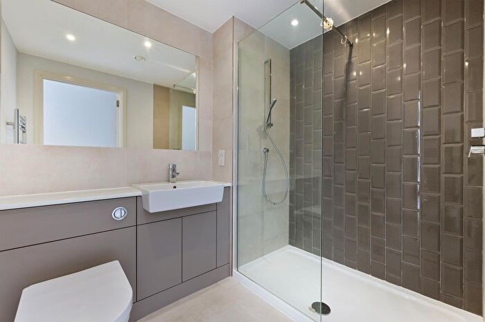 2 Bedroom Flat To Rent In Bower House, Hendon, London, NW9