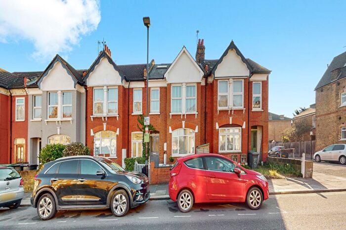 3 Bedroom Flat To Rent In Myddleton Road, Bouns Green, N22