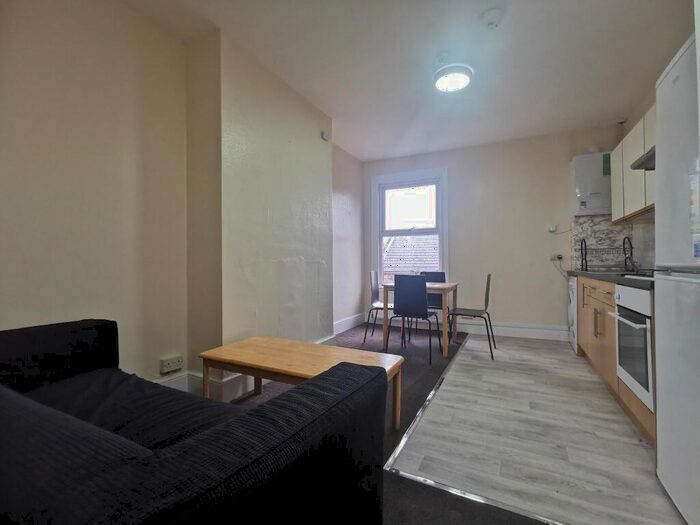 2 Bedroom Apartment To Rent In Double Bed Flat, High Road, Willesden, NW10