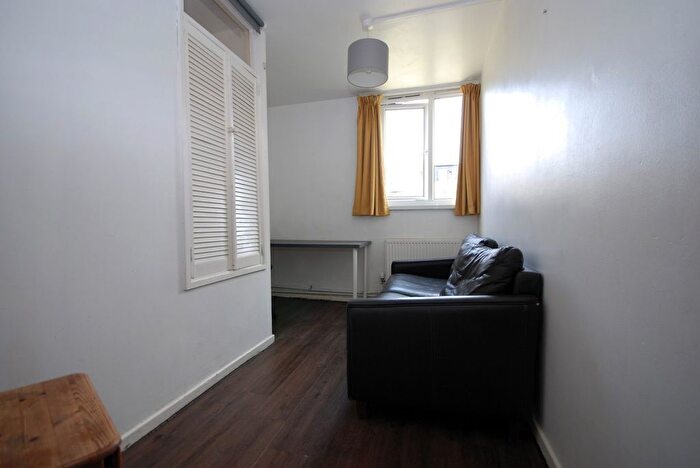 5 Bedroom Flat To Rent In Carlton Grove, London, SE15