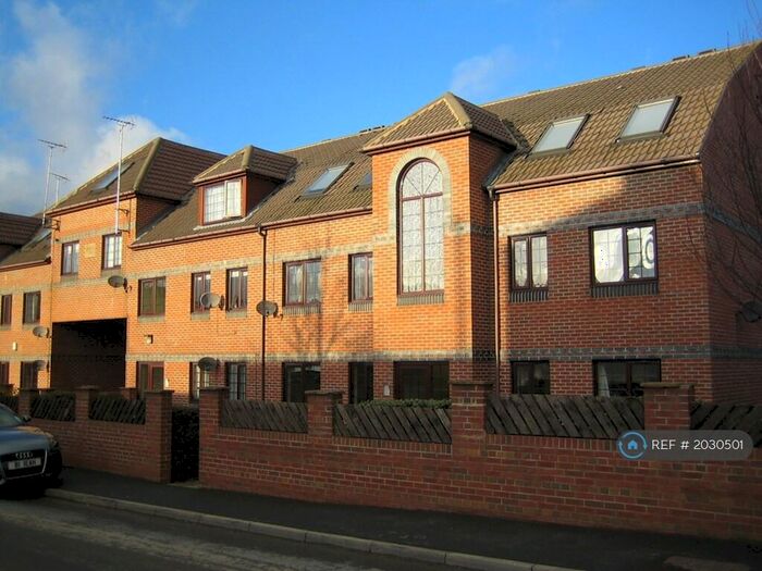 2 Bedroom Flat To Rent In Hanover Court, Morley, Leeds, LS27