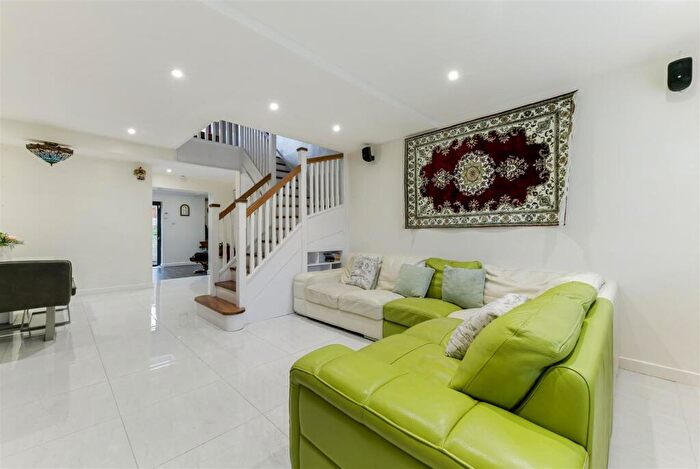 4 Bedroom House To Rent In Ash Close, Merstham, RH1