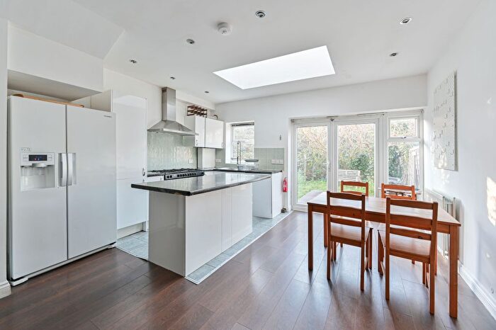 3 Bedroom Flat To Rent In Avignon Road, Brockley, SE4