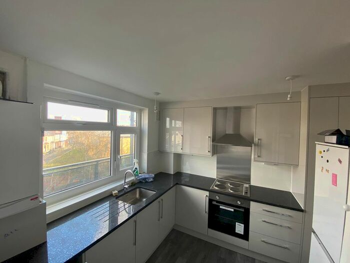 2 Bedroom Flat To Rent In Brixton Hill, London, SW2