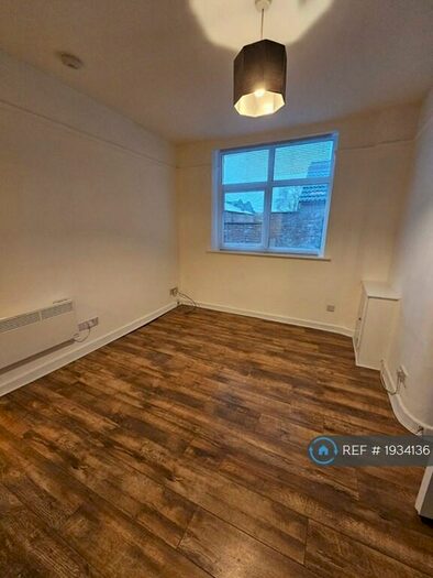 2 Bedroom Flat To Rent In Broadstone Hall Road South, Stockport, SK5