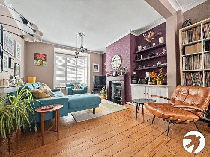 4 Bedroom Semi-Detached House For Sale In The Close, Rochester, Kent, ME1