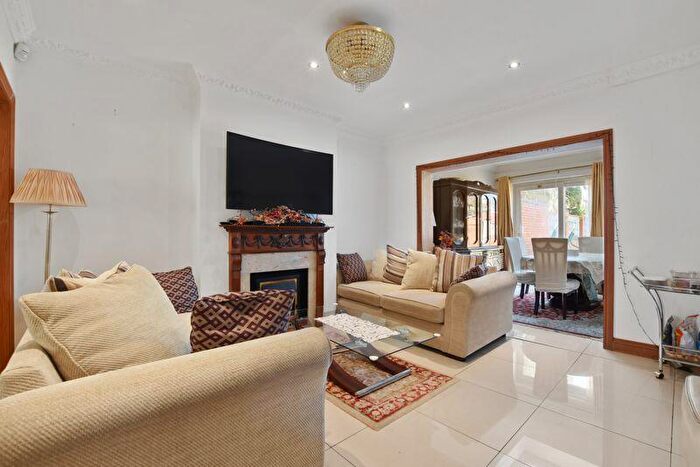 5 Bedroom Semi-Detached House For Sale In Headstone Gardens, Harrow, HA2