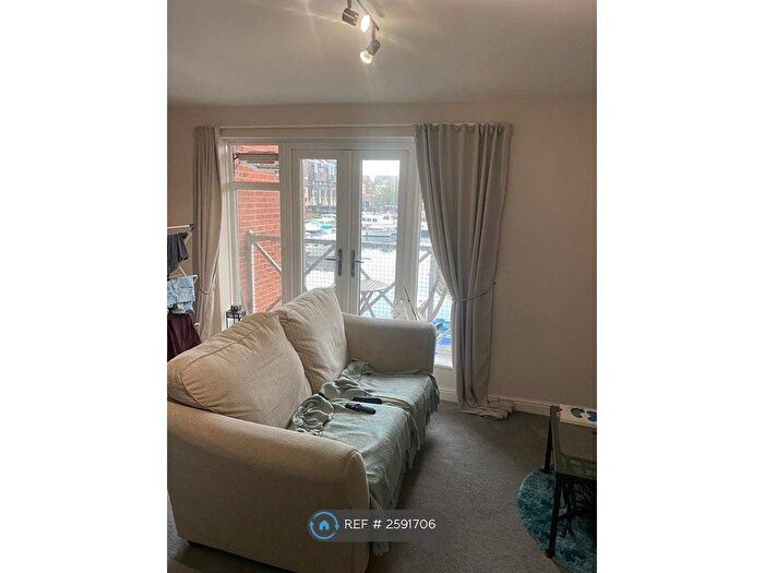 2 Bedroom Flat To Rent In Dunnage Crescent, Surrey Quays, SE16