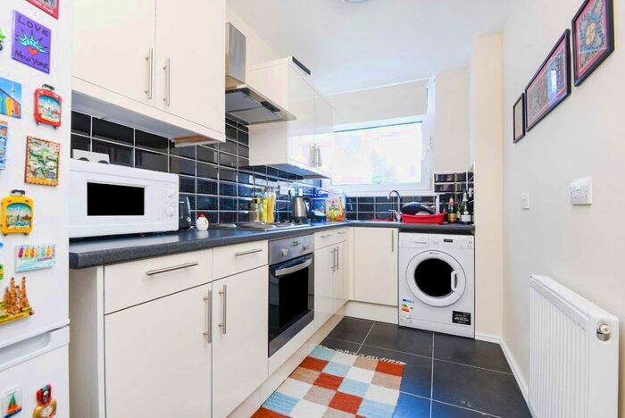 1 Bedroom Flat To Rent In Balham New Road, London SW12