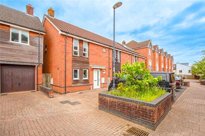 3 Bedroom End Of Terrace House For Sale In Harwood Square, Bristol, BS7