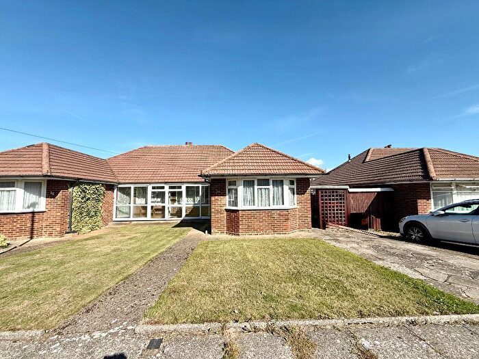 2 Bedroom Bungalow For Sale In Wadhurst Avenue, Icknield, Luton, Bedfordshire, LU3