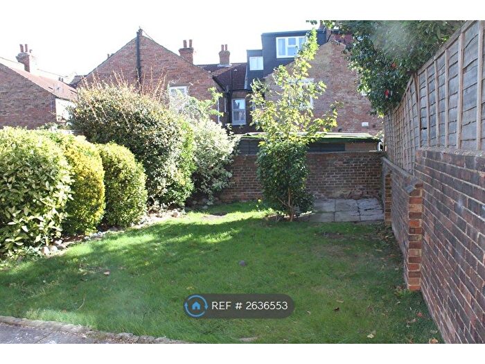 4 Bedroom Semi-Detached House To Rent In Beulah Hill, London, SE19