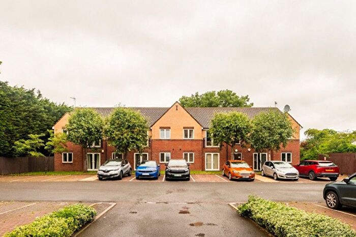 2 Bedroom Flat For Sale In Hadleys Court, Gildersome, LS27