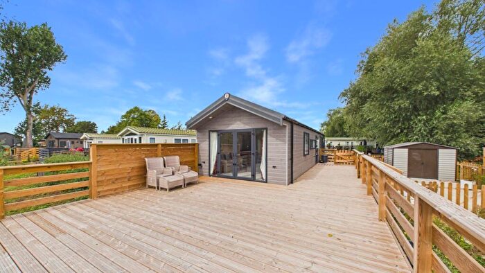 2 Bedroom Park Home For Sale In East Bank, Tallington Lakes, PE9