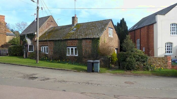 3 Bedroom Cottage To Rent In The Green, Byfield, NN11