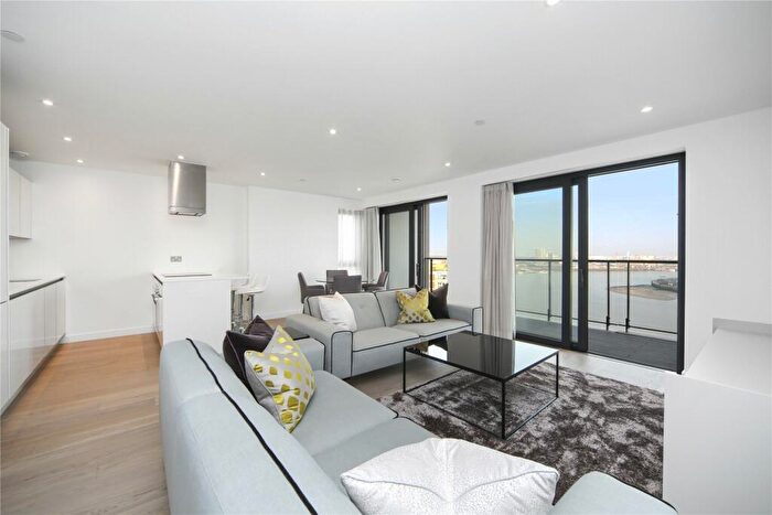 3 Bedroom Flat To Rent In Horizons Tower, Yabsley Street, E14