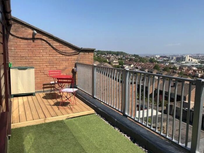 2 Bedroom Flat To Rent In Briary Road, Portishead, BS20