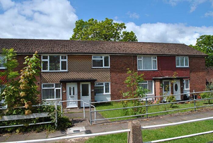 2 Bedroom Maisonette To Rent In Bramley Close, London, N14