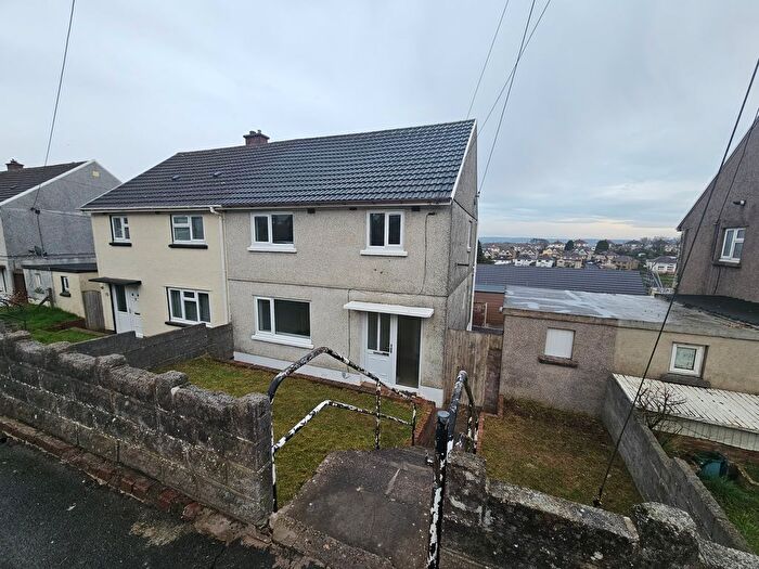 3 Bedroom Semi-detached House To Rent In Danybanc, Llanelli, SA15