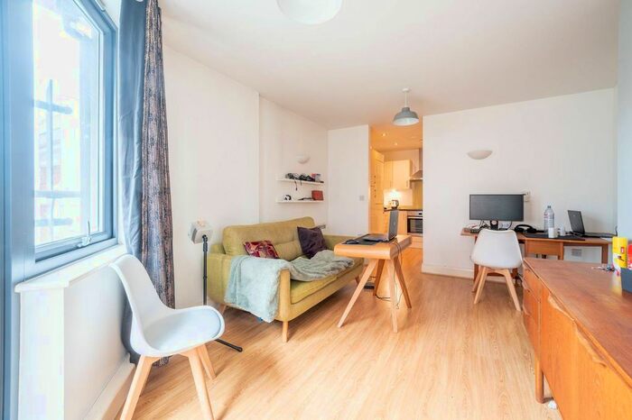 1 Bedroom Flat To Rent In Webber Street, Southwark, London, SE1