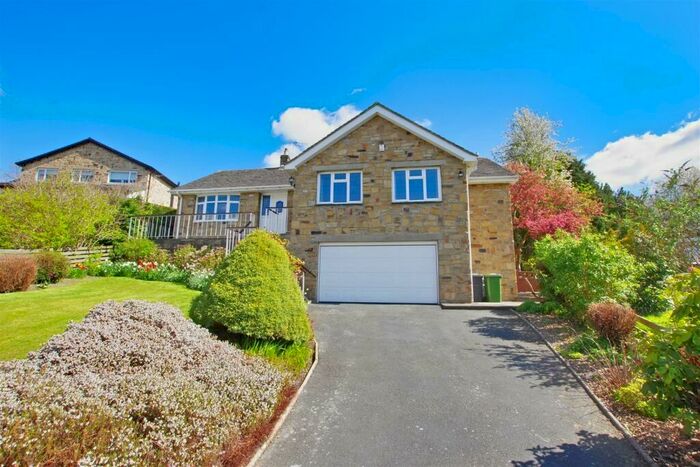 Detached House To Rent In Lightridge Close, Fixby, Huddersfield, HD2