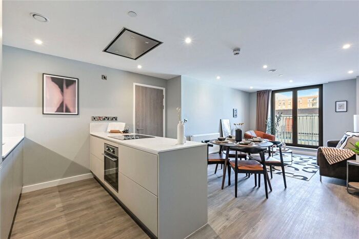 2 Bedroom Flat To Rent In Spinners Yard, Skinner Ln, LS7